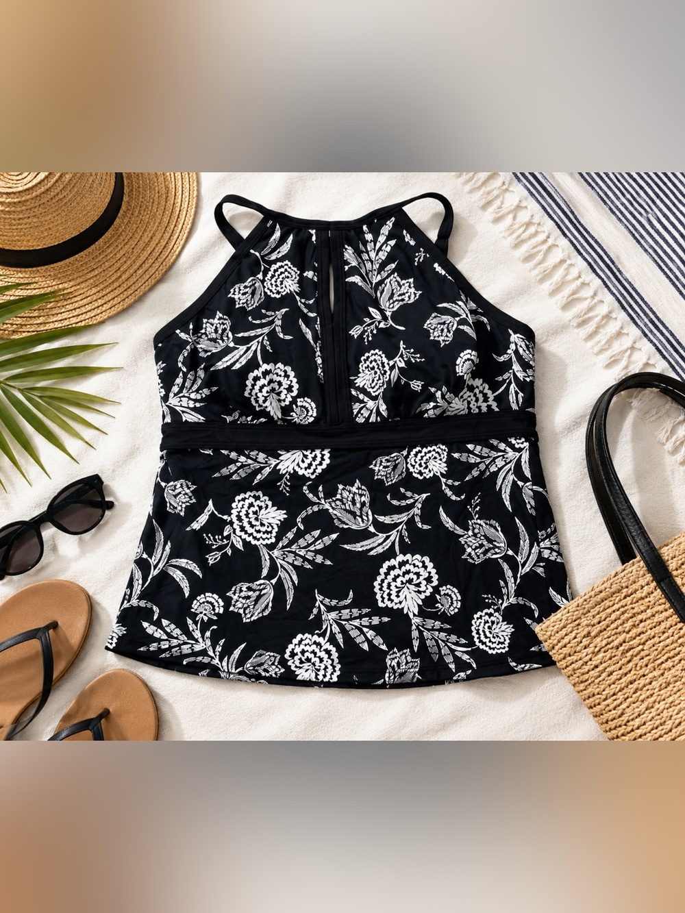 Women’s Lands’ End Black & White Floral Swim Top 16D